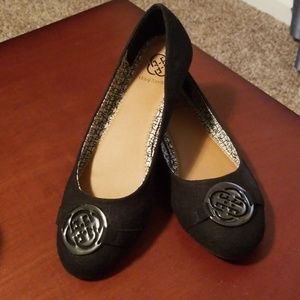 Daisy Fuentes black flats